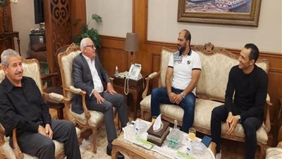 محافظ بورسعيد يؤكد استمرار دعمه لفريق الكرة بنادي المصري