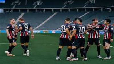 آينتراخت فرانكفورت يفوز على جرويتر فورت في الدوري الألماني  