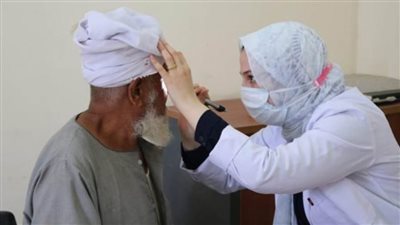 الكشف على 820 مواطنا بالمجان ضمن قافلة طبية بنجع حمادي