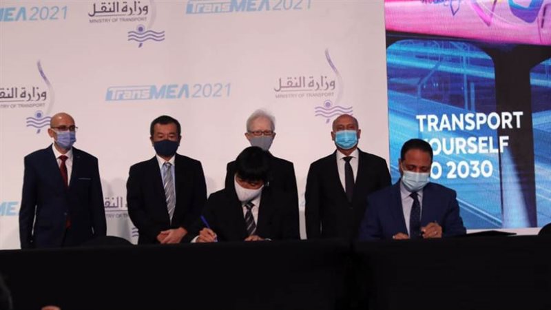 وزير النقل يشهد توقيع