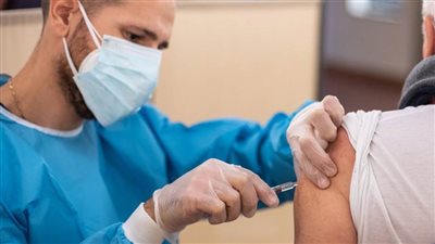 بريطانيا: سنقدم اللقاحات الإلزامية المضادة لكورونا لموظفي خدمة الصحة العامة في إنجلترا