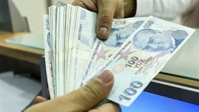 الليرة التركية تتراجع إلى مستوى قياسي جديد والدولار يقترب من 10 ليرات