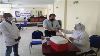 وكيل وزارة الصحة بشمال سيناء يشيد بجهود فريق مراكز التطعيم لمواجهة كورونا
