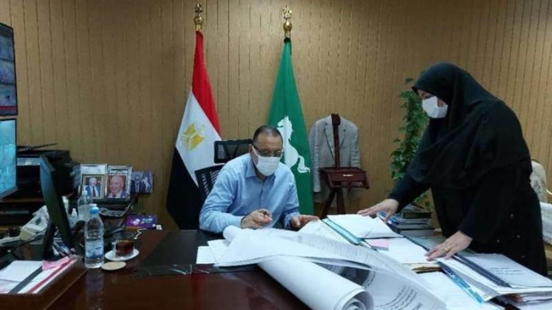 محافظ الشرقية خلال