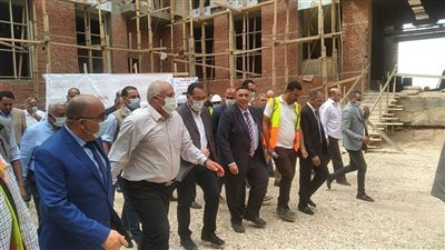 رئس الوزراء يصل مطار الوادي الجديد في زيارته الأولى للمحافظة