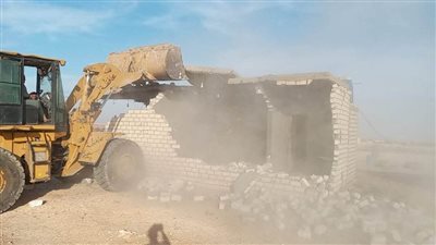 إزالة 26 حالة تعد على أراضي أملاك دولة بمركز القوصية