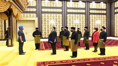 سفير مصر الجديد يقدم أوراق اعتماده إلى ملك ماليزيا وينقل تحيات الرئيس السيسي