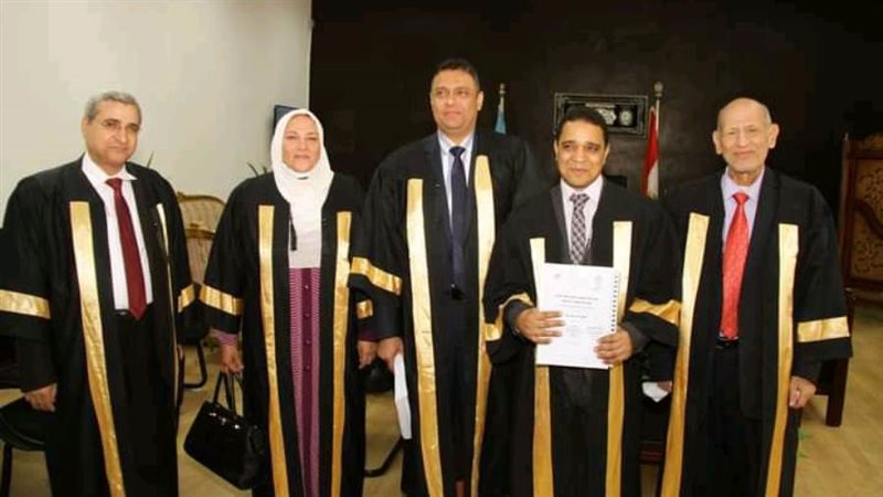 جانب من لجنه المناقشة