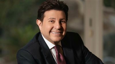 لقاء هاني شاكر وإحدى معجباته حديث السوشيال ميديا