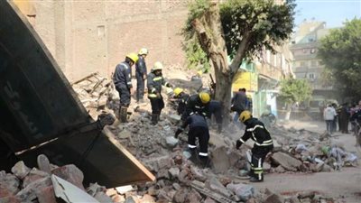  انهيار عقار بروض الفرج ومحافظ القاهرة ينتقل لموقع الحادث 