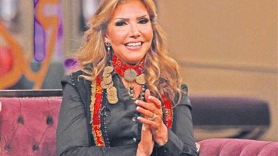 نادية مصطفى: الإنتهاء من توزيع أغنية 