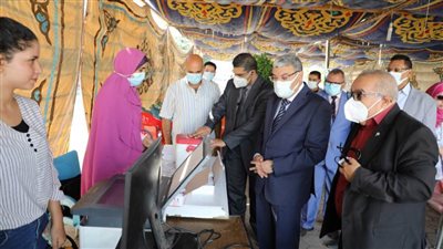 محافظ المنيا يتابع الخدمة الطبية بمستشفى الحميات ويتفقد مراكز تلقي لقاح كورونا