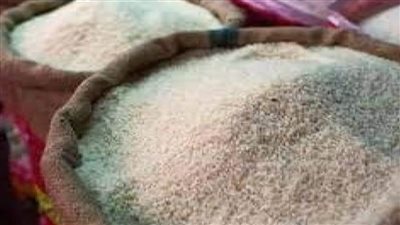 التحفظ على 6 أطنان أرز وسكر فاسد بمخزن في بنها