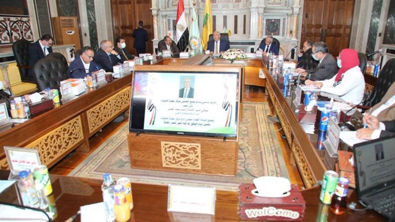 وزير الزراعة خلال