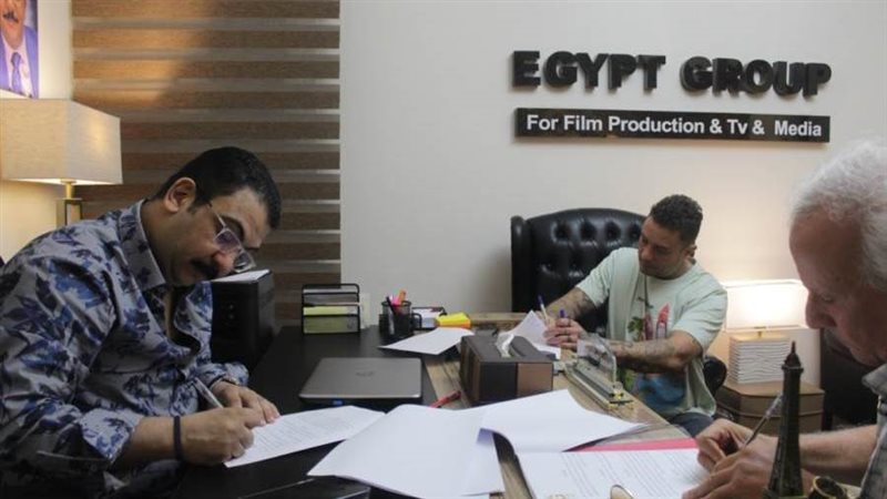 توقيع العقود