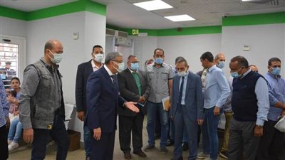 محافظ المنيا يتابع إجراءات تطبيق منع دخول الموظفين بدون كارت تطعيم 