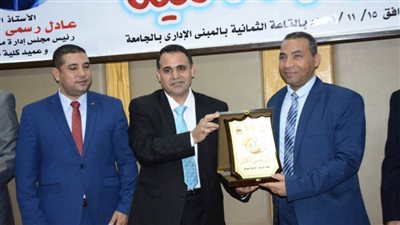 رئيس جامعة أسيوط يشهد احتفالية مركز تعليم الكبار بكلية التربية بمرور 5 سنوات على تأسيسه