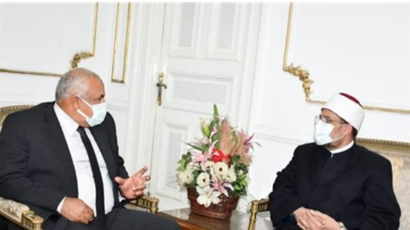 وزير الاوقاف يبحث