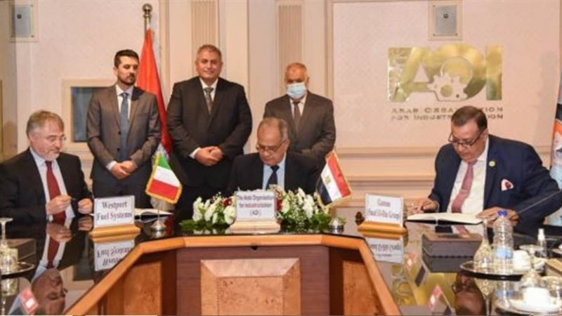 أثناء توقيع البروتوكول