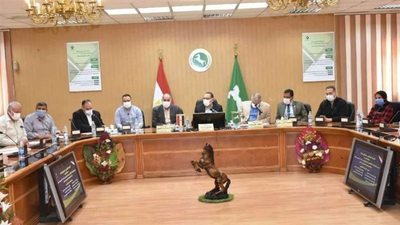 محافظ الشرقية خلال