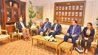 محافظ أسيوط يلتقي رئيس الجهاز التنفيذي لمحو الأمية