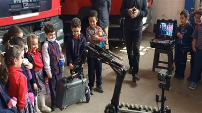 زيارة عدد من طلبة المدارس لإدارة الحماية المدنية ببني سويف