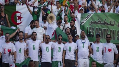  الجماهير الجزائرية تتوافد على ملعب مباراة فريقهم مع بوركينافاسو