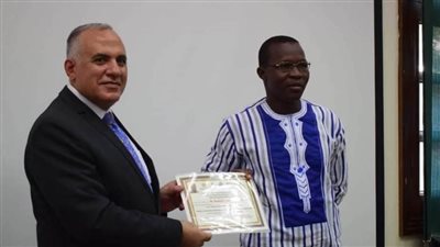 وزير الري يكرم ٢٢ متدربا من  ١٧ دوله إفريقية