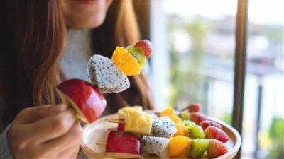 احذر.. تناول الفاكهة مع الوجبات يضر بصحتك