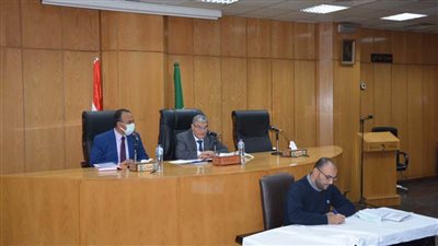 محافظ المنيا يتابع نسب ومعدلات تنفيذ مشروعات المبادرة الرئاسية 