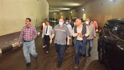 محافظ أسيوط يشهد تنفيذ تجربة عملية ونموذج محاكاة لتصريف مياه الأمطار في نفق الزهراء