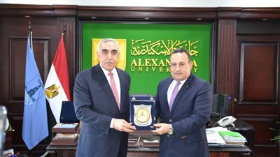 رئيس جامعة الإسكندرية يلتقي السفير العراقي بالقاهرة 