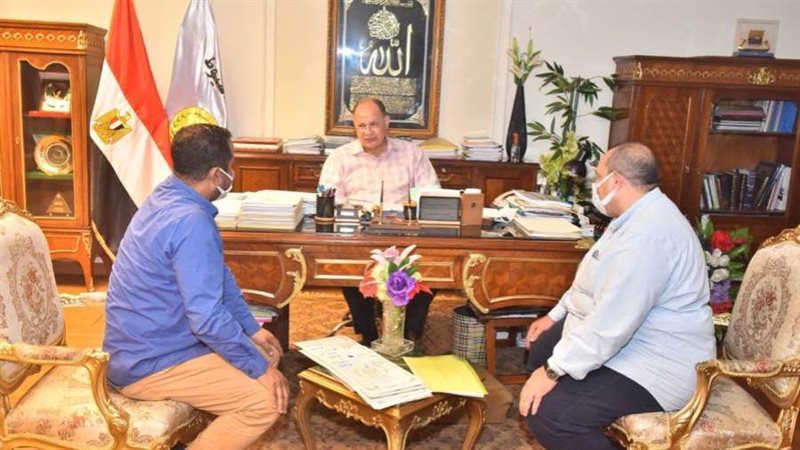 محافظ أسيوط خلال