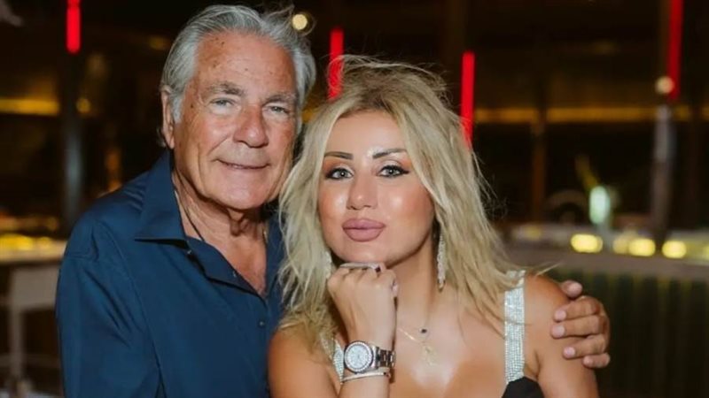 طليقة الفنان مصطفى