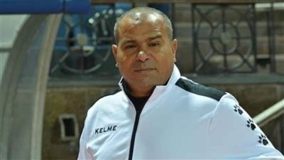 مش لاعب.. مدرب الزرقا يرحل عن الفريق أثناء المباراة 