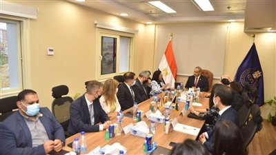 وفد الصحة العالمية يشيد بجهود هيئة الدواء المصرية