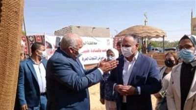 رئيس أكاديمية البحث العلمي يتفقد معرض الحرف اليدوية في الوادي الجديد