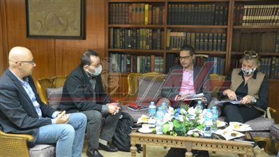 الحاج علي يلتقي وفدا يونانيا لبحث مشاركته بمعرض الكتاب 53