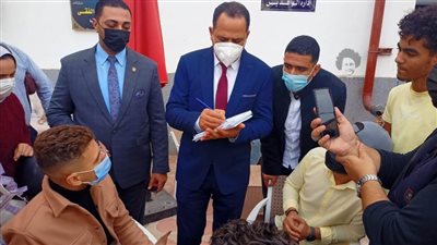 رئيس جامعة دمنهور يتفقد سير العملية التعليمية (صور)