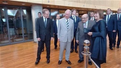 الأمير تشارلز وقرينته يزوران مكتبة الإسكندرية