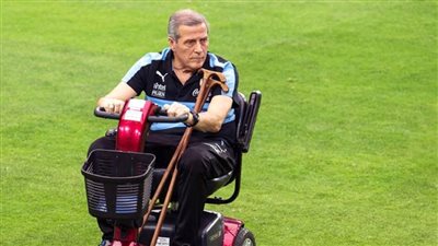 بعد 15 عاما في تدريب منتخب الأوروجواي.. إقالة أوسكار تاباريز من منصبه