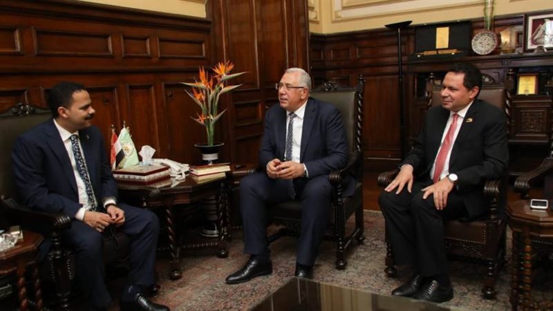 وزير الزراعة ورزعيم