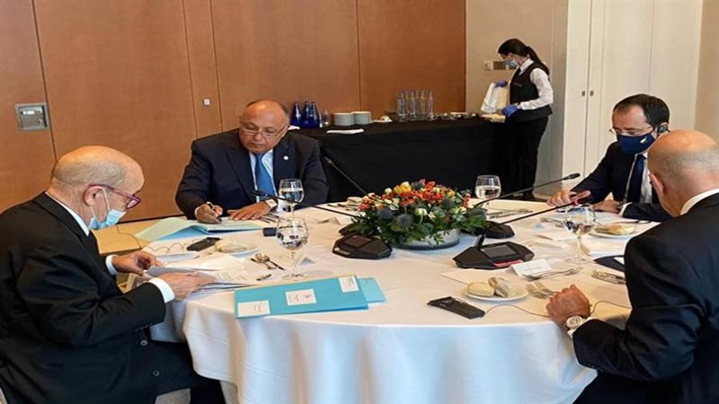 خلال الاجتماع