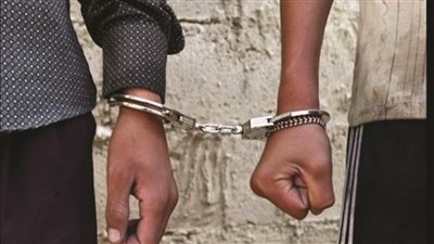 ضبط تشكيل عصابي بالجيزة لسرقة حقائب اليد من المواطنين بالطريق العام