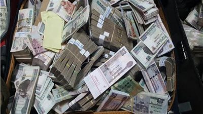 سقوط موظفة ببنك حوّلت أرصدة من حساب عميل لأحد أقاربها