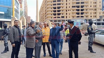 محافظ كفر الشيخ ونائبه يتفقدان شوارع العاصمة لمتابعة رفع مياه الأمطار