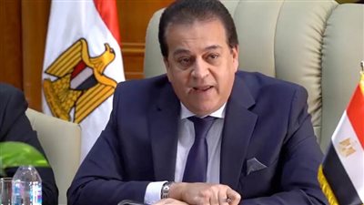 «خالد عبدالغفار» يتابع مستجدات أوضاع التقلبات الجوية مع غرفة أزمات الصحة