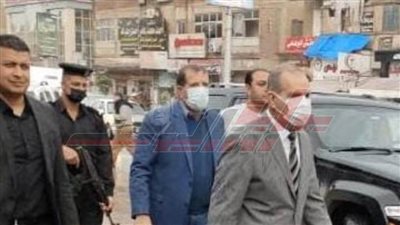 أثناء هطول الأمطار.. نورالدين يتفقد أحياء وشوارع عاصمة كفر الشيخ