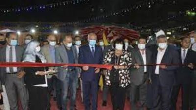 وزيرة الثقافة ومحافظ الجيزة يضعان حجر أساس مسرح 