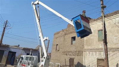  صيانة عاجلة لأعمدة إنارة ببني سويف